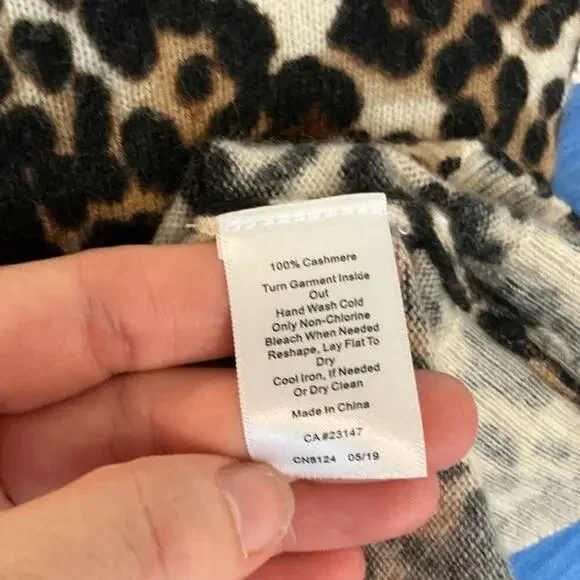 Talbots Womens Cashmere Sweater Size XS Leopard Print Animal Classic Preppy Work - Picture 7 of 7